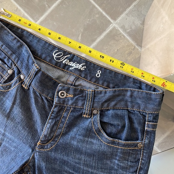 Tommy Hilfiger, 8, straight, 98% Cotton,2% spandex.Factory distressed. EUC - Picture 5 of 8